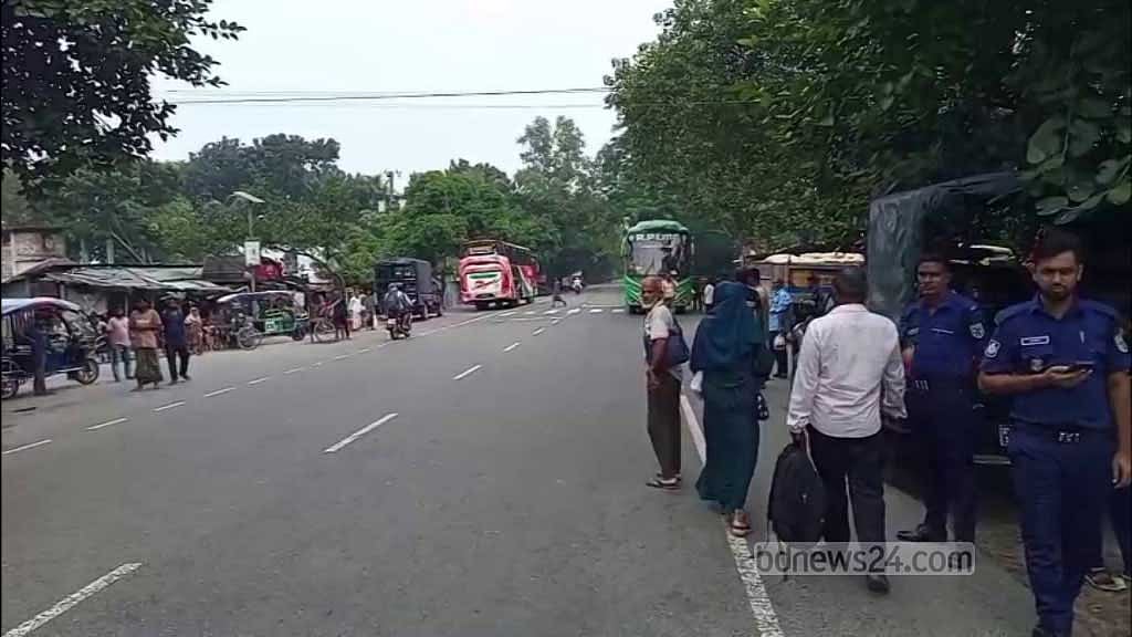 গোপালগ‌ঞ্জে রাস্তা পারাপারের সময় বাস চাপায় দম্পতি নিহত