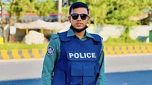 ‘আমার বুকটা এহন খা‌লি অইয়া গেছে রে’
