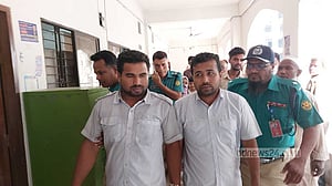 ১৬ কোটি টাকার সোনা উদ্ধার: দুই বিমানকর্মী পাঁচ দিনের রিমান্ডে