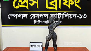 রংপুরে ২১ কেজির কালো পাথরের কালী মূর্তি উদ্ধার, গ্রেপ্তার ১