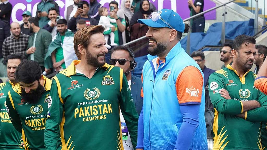 ভারতকে ‘ক্ষমা চাওয়ার দাবি প্রত্যাখ্যান’, সাবেকদের টুর্নামেন্টে খেলা হচ্ছে না আফ্রিদি-আমিরদের
