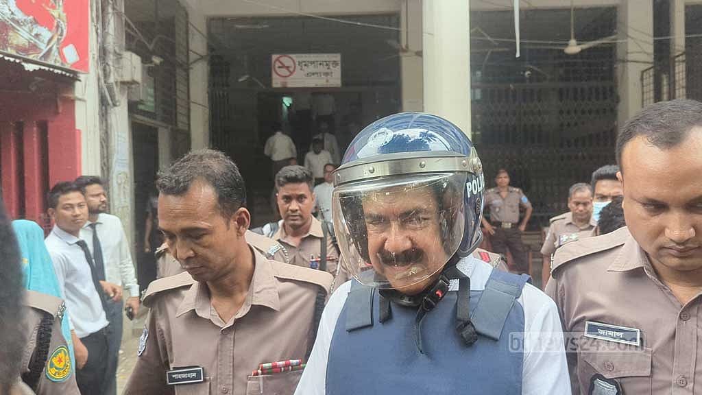 দুর্নীতির মামলায় শাজাহান খান ও ছেলে আসিবুরকে গ্রেপ্তার দেখানো হলো