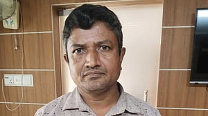 শিক্ষক দিবসের র‍্যালিতে ‘শেখ হাসিনার বাংলাদেশ’ লেখা ব্যানার, প্রধান শিক্ষক আটক