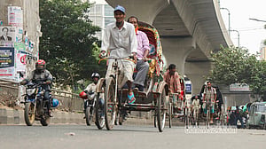 সড়কে প্যাডেল রিকশার আধিক্য