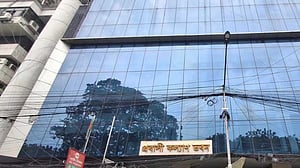 লাওসের শ্রমবাজার বন্ধ: বাংলাদেশি কর্মীদের না যাওয়ার পরামর্শ মন্ত্রণালয়ের