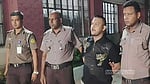 প্রিজন ভ্যানের তালা খুলে ‘পিচ্চি রাজা’কে প্রাইভেট কারে তুলে দেন এসআই প্রবীর