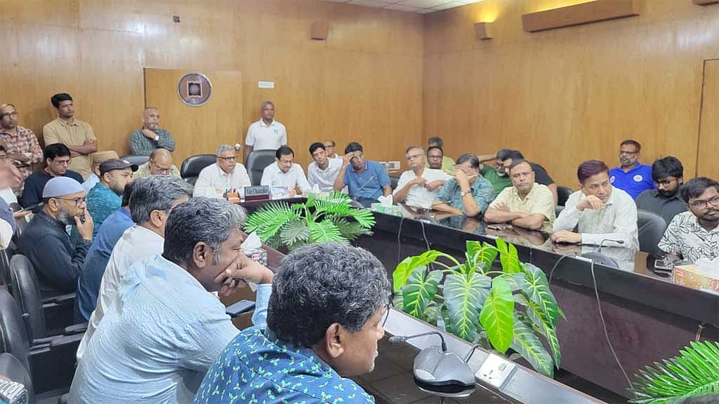 সাংবাদিকদের ওপর হামলা: রাবির জিয়া হলের প্রাধ্যক্ষকে অব্যাহতি