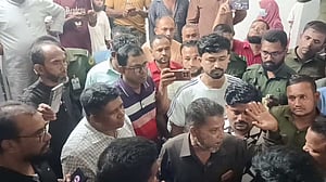চাটখিল হাসপাতালে শিশুর মৃত্যুর পর ভাঙচুর, তদন্ত কমিটি গঠন