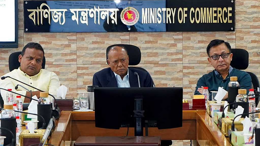 জাহাজশিল্পের জটিলতা কাটাতে অনুমোদন প্রক্রিয়া সহজ করার নির্দেশ বাণিজ্যমন্ত্রীর