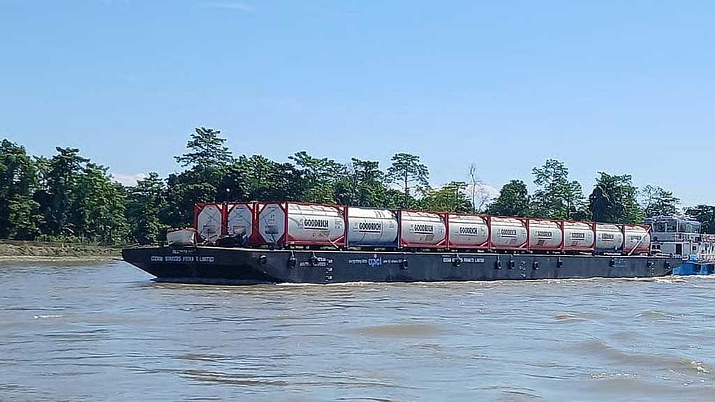 দেশভাগের পর প্রথম: চালু হল আসাম-ঢাকা নৌপথ, ব্রহ্মপুত্র দিয়ে আসছে ৫৪০ টন মিথানল