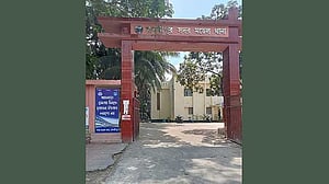 মাদারীপুরে ইট ভাঙার মেশিনের নিচে চাপা পড়ে শিশুর মৃত্যু