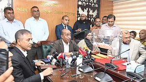 লটারিতে ঢাকায় ১৮ সাব-রেজিস্ট্রার