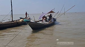 ২২ দিনের নিষেধাজ্ঞা, নদী ছাড়ছেন জেলেরা