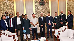 বাংলাদেশে কার্যক্রম সম্প্রসারণ করতে চায় টয়োটা, প্রধানমন্ত্রীর সঙ্গে আলোচনা