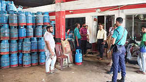 এলপিজিসহ পণ্যবাজারে অভিযান, ১১৬ প্রতিষ্ঠানকে জরিমানা