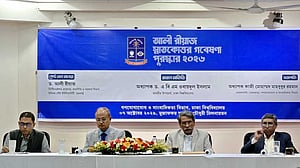 ‘আলী রীয়াজ স্নাতকোত্তর গবেষণা পুরস্কার’ পেলেন সাত শিক্ষার্থী