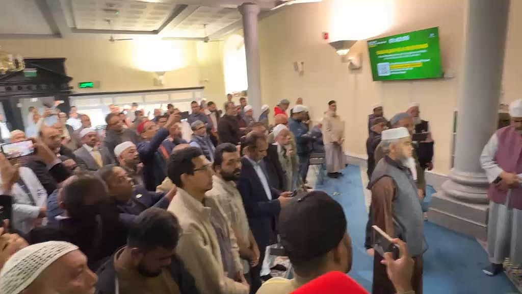 লন্ডনে তৌফিক ইমরোজ খালিদীর জানাজা, শেষ বিদায় জানালেন প্রবাসী সাংবাদিকরা
