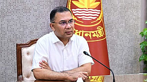 ঢাকার গণপরিবহনে শৃঙ্খলা ফেরানোর উপায় খুঁজতে প্রধানমন্ত্রীর বৈঠক