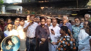 ডিপি ওয়ার্ল্ডকে টার্মিনাল: ‘আলোচনার পথ’ তৈরি না হলে অনশন সোমবার