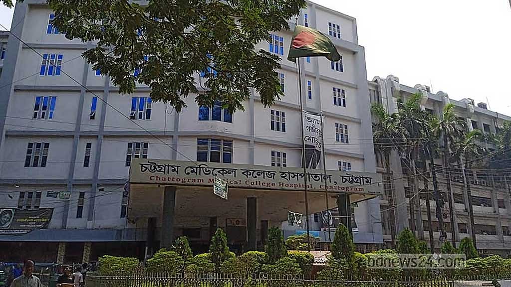 বাইকে ধাক্কা কভার্ড ভ্যানের, চট্টগ্রাম ইপিজেডে ২ শ্রমিকের মৃত্যু