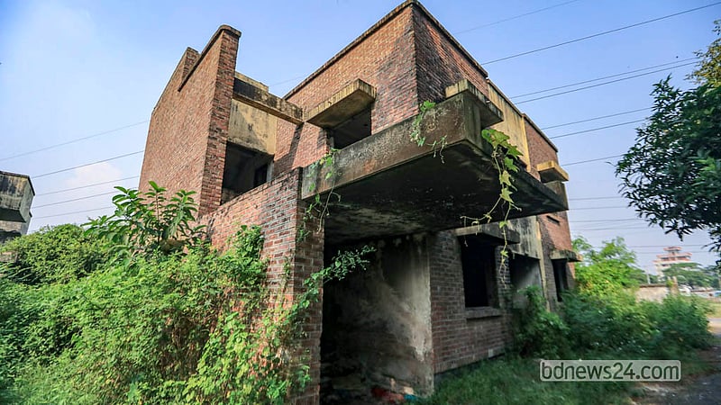 ঢাকার দক্ষিণ কেরাণীগঞ্জের কোন্ডা ২০ শয্যা হাসপাতাল ভবন। অযত্ন-অবহেলায় এটি স্থানীয়দের কাছে ভূতুড়ে হাসপাতাল হিসেবে পরিচিত। ছবি: আব্দুল্লাহ আল মমীন