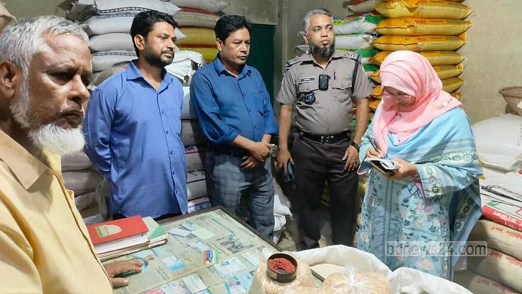 খাগড়াছড়ির দোকানে মিলল রেশনের ২২ বস্তা গম, জরিমানা