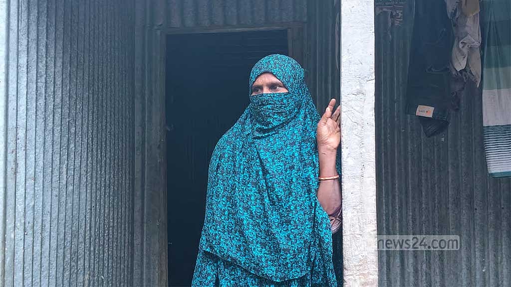 ফ্যামিলি কার্ডের কথা বলে নেওয়া হয় বিধবার টিপসই, পরে জানলেন ‘বিয়ে হয়ে গেছে’