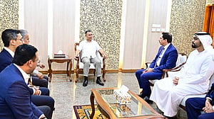 প্রধানমন্ত্রীর সঙ্গে ডিপি ওয়ার্ল্ডের প্রতিনিধি দলের সাক্ষাৎ