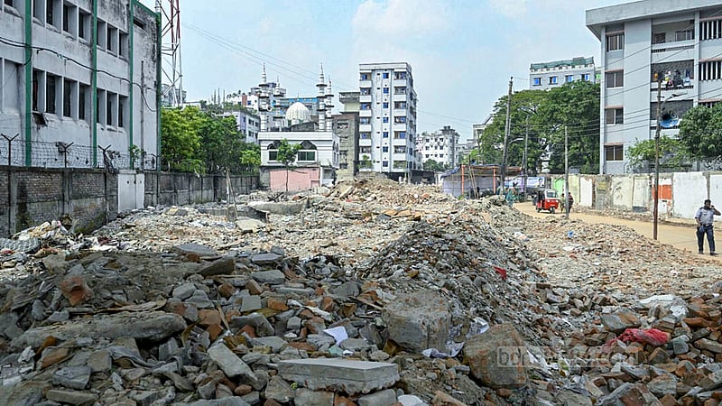 ঢাকা দক্ষিণ সিটি করপোরেশন প্রায় ৫০ বছর পর দখলমুক্ত করছে ফরিদাবাদ বাংলাদেশ ব্যাংক কলোনি এলাকার সরকারি জমি।