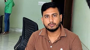 বরিশালে মাদকের আসর থেকে আটক এএসআই সাময়িক বরখাস্ত