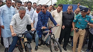 চট্টগ্রামের সড়কে সাইকেল ট্র্যাক চালু