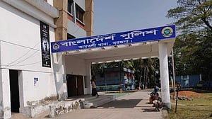 নবীনবরণে ‘জয় বাংলা’: বরগুনায় ৪ শিক্ষার্থীকে ‘নির্যাতনের পর’ পুলিশে সোপর্দ