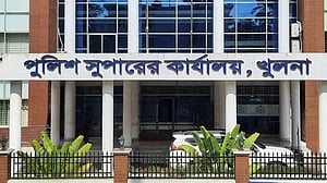 খুলনায় পুলিশ সদস্যদের রাতে একা চলাচল না করার নির্দেশ
