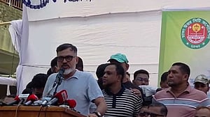 মিরপুরের মত মোহাম্মদপুরও অবৈধ হকারমুক্ত করার ঘোষণা প্রশাসকের
