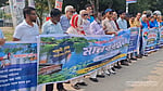 শকুনি লেক বাঁচাতে মাদারীপুরে মানববন্ধন, জেলা প্রশাসককে স্মারকলিপি