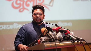 এই লড়াই আপনাদের একার না, ঢাকা থেকে পাশে আছি: নাহিদ