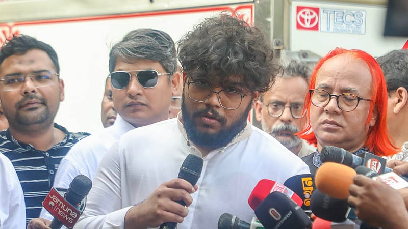 তৌফিক ইমরোজ খালিদীর জানাজার আগে বাংলাদেশ নিউজ ২৪ আওয়ার্স লিমিটেডের পরিচালক রাদ শারার খালিদীর বক্তব্য পড়ে শোনান তার চাচাতো ভাই তারাফ খালিদী।