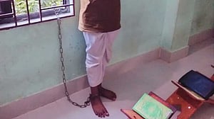লক্ষ্মীপুরে মাদ্রাসায় শিশু শিক্ষার্থীকে শিকলে বেঁধে নির্যাতন