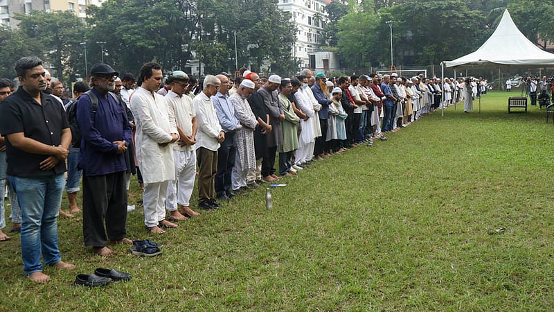 বাংলাদেশের সংবাদ সেবাকে ডিজিটাল দুনিয়ায় পৌঁছে দেওয়ার পুরোধা তৌফিক ইমরোজ খালিদীর জানাজা শনিবার বিকাল সাড়ে ৩টায় বনানীর ওল্ড ডিওএইচএস খেলার মাঠে অনুষ্ঠিত হয়।