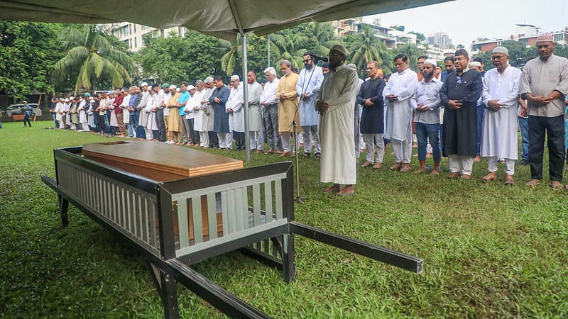 বাংলাদেশের সংবাদ সেবাকে ডিজিটাল দুনিয়ায় পৌঁছে দেওয়ার পুরোধা তৌফিক ইমরোজ খালিদীর জানাজা শনিবার বিকাল সাড়ে ৩টায় বনানীর ওল্ড ডিওএইচএস খেলার মাঠে অনুষ্ঠিত হয়।
