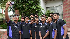 ভিসা জটিলতায় অনিশ্চিত যুবাদের ওমান সফর