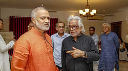 অরূপের দেশে তৌফিকের অধরা বিমূর্ত ক্যানভাস