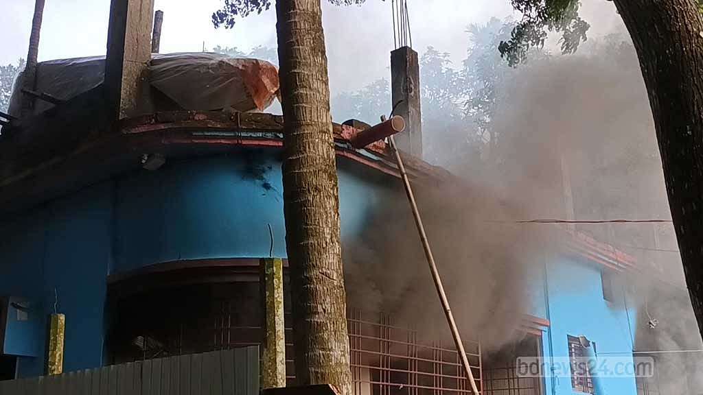 রাজবাড়ীতে কলেজছাত্র হত্যা: গ্রেপ্তার ৩ আসামির বাড়িতে অগ্নিসংযোগ
