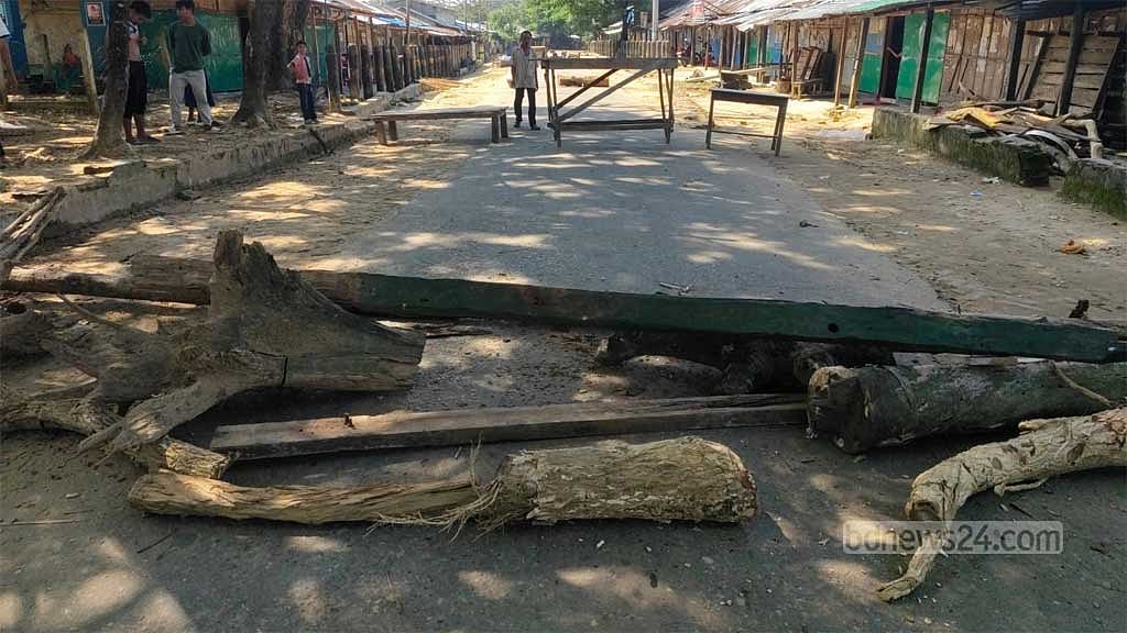 সাজেকে অনির্দিষ্টকালের সড়ক অবরোধ চলছে