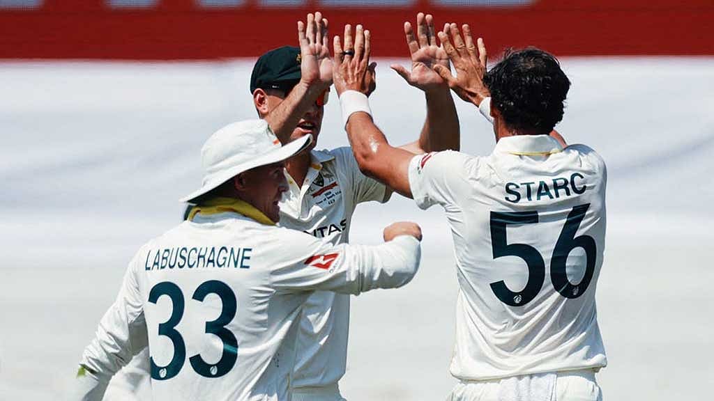 বোলারদের নৈপুণ্যে ডারবানে শক্ত অবস্থানে অস্ট্রেলিয়া