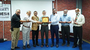 এসইউবির ‘অনুপ্রেরণাদায়ী শিক্ষক’ সম্মাননা পেলেন অধ্যাপক এম এ রশিদ