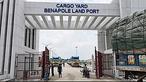 দুর্গাপূজায় বেনাপোল বন্দরে টানা ৮ দিন আমদানি-রপ্তানি বন্ধ