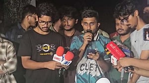 চুয়েট: ‘পদত্যাগ করলে খুলবে তালা’, অবরুদ্ধ উপাচার্যকে আল্টিমেটাম