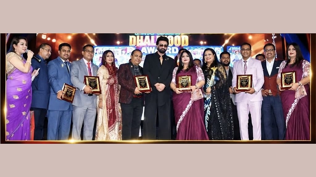 নিউ ইয়র্কে ‘ঢালিউড অ্যাওয়ার্ড’: পুরস্কার পেলেন যারা