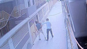 ফতুল্লায় ব্যবসায়ীকে তুলে নিয়ে সাড়ে ৩ কোটি টাকা মুক্তিপণ দাবি, নির্যাতন